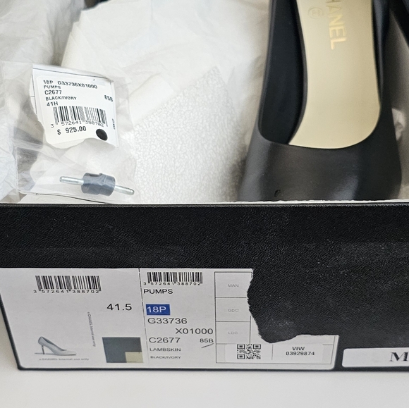 CHANEL Black/White Pumps NIB - Picture 8 of 8